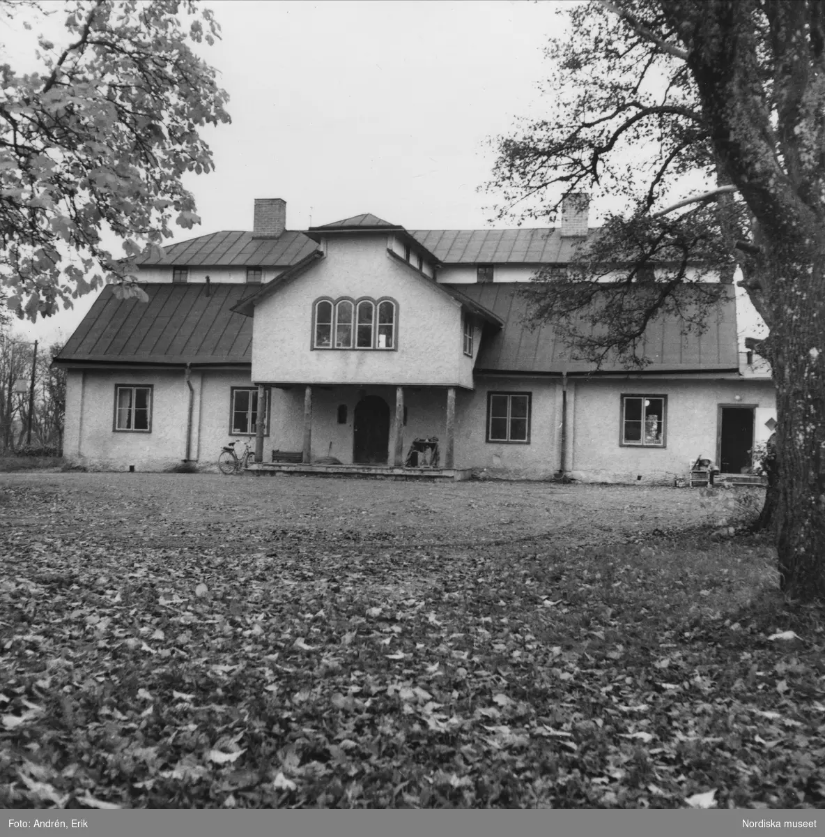 Vängsjöberg i Gottröra socken, Långhundra härad, Uppland. Mangårdsbyggnaden sedd framifrån, 1961. 