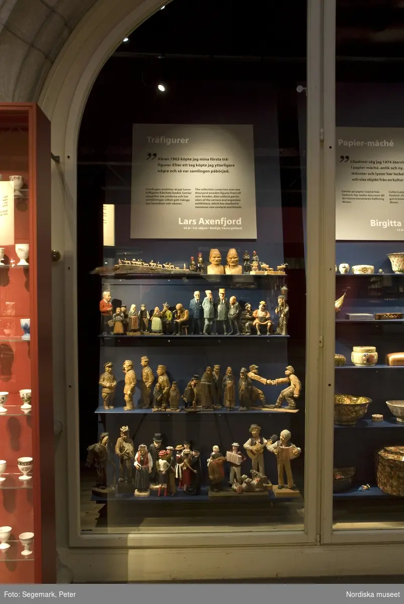Dokumentation av utställningen "Storsamlaren" på Nordiska museet Tintinfigurer, tuggummin, pingviner, luktsuddgum ... 63 av Sveriges mest fascinerande samlingar ställdes ut,  den 26/1-07 - 13/1-08.