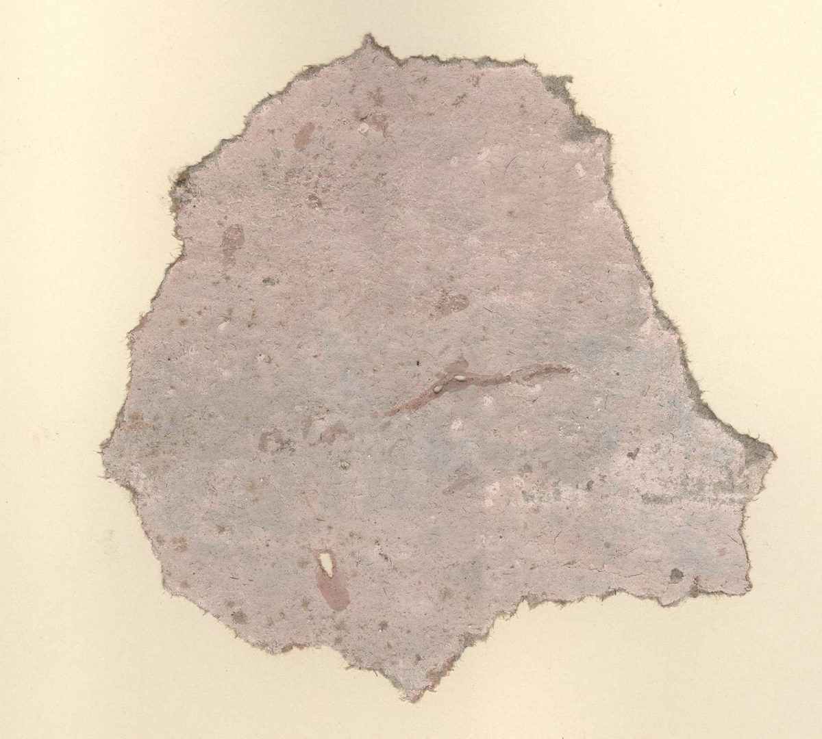 Fragment av tapet av papper, målat, marmorering i ljusrosa.