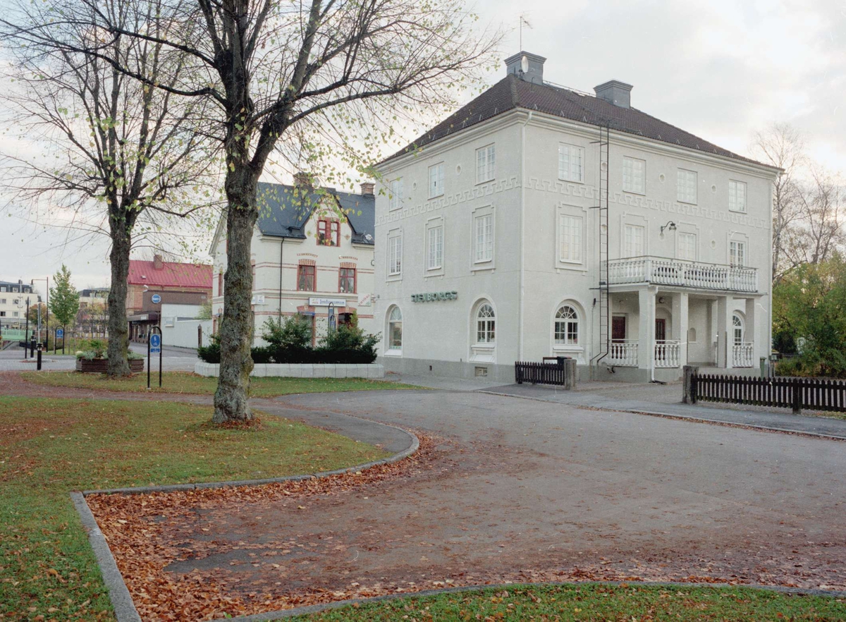 Affärs- och bostadshus, Tierp, Uppland 2000