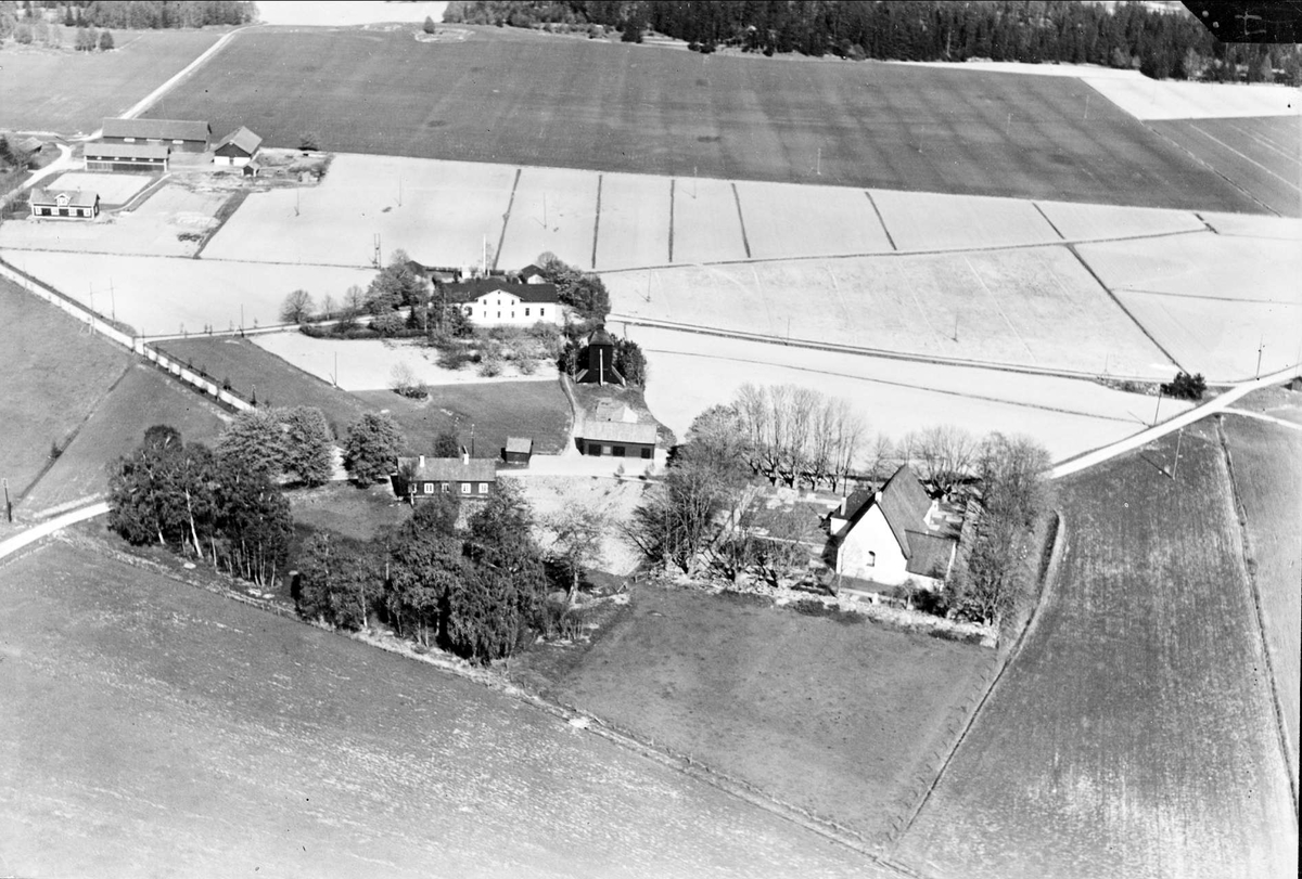 Flygfoto över Hacksta kyrka, Hacksta socken, Uppland 1936
