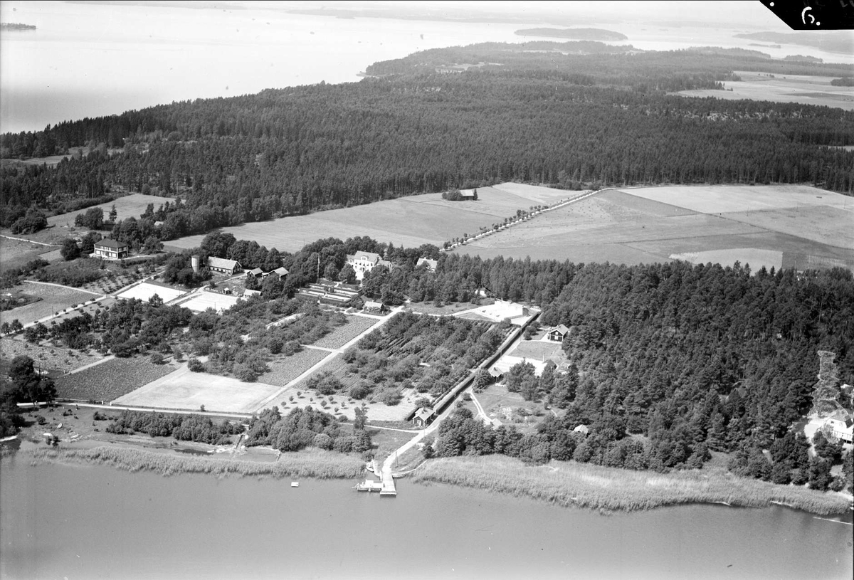 Flygfoto över Stora Ekeby gård, Lindormsnäs, Låssa socken, Uppland år 1938