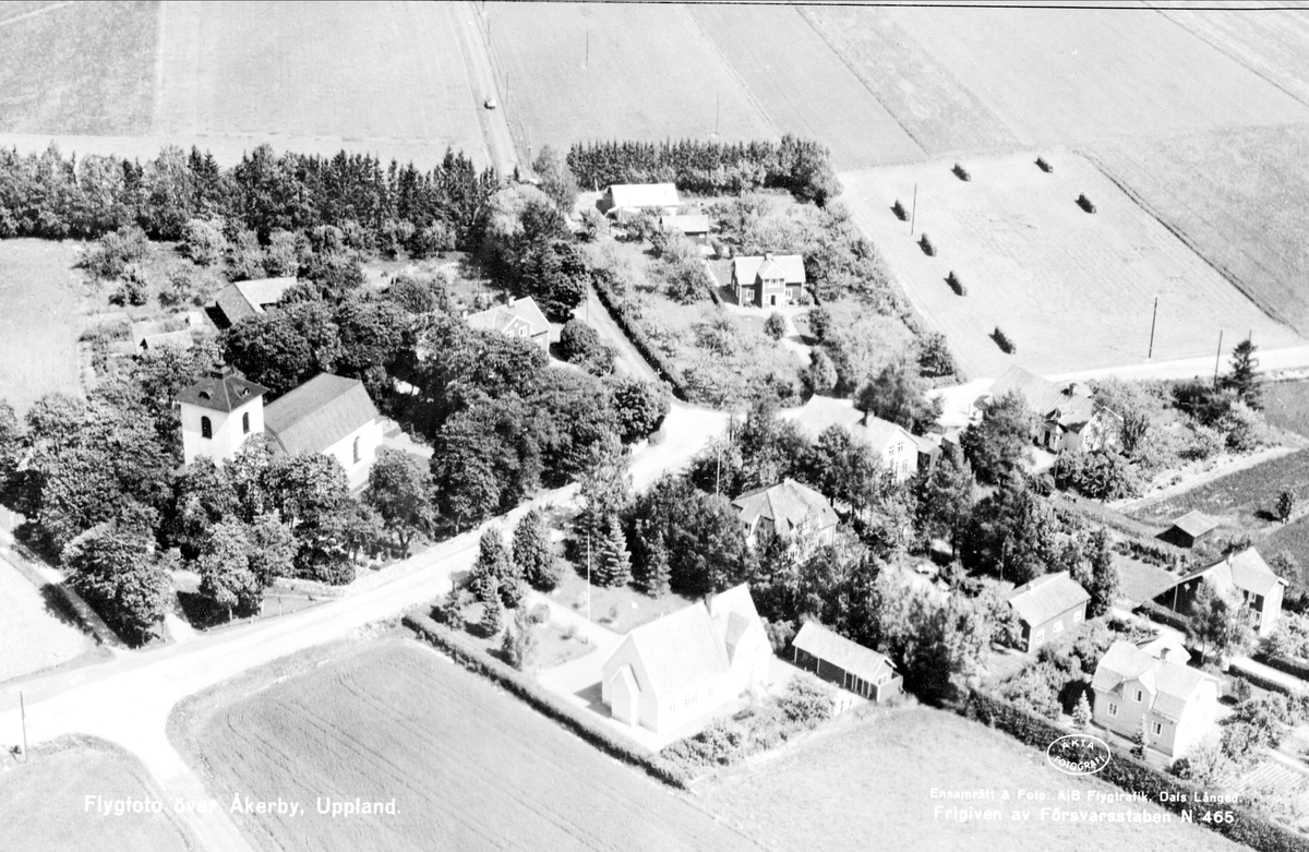 Flygfoto över Åkerby, Åkerby socken, Uppland 1952