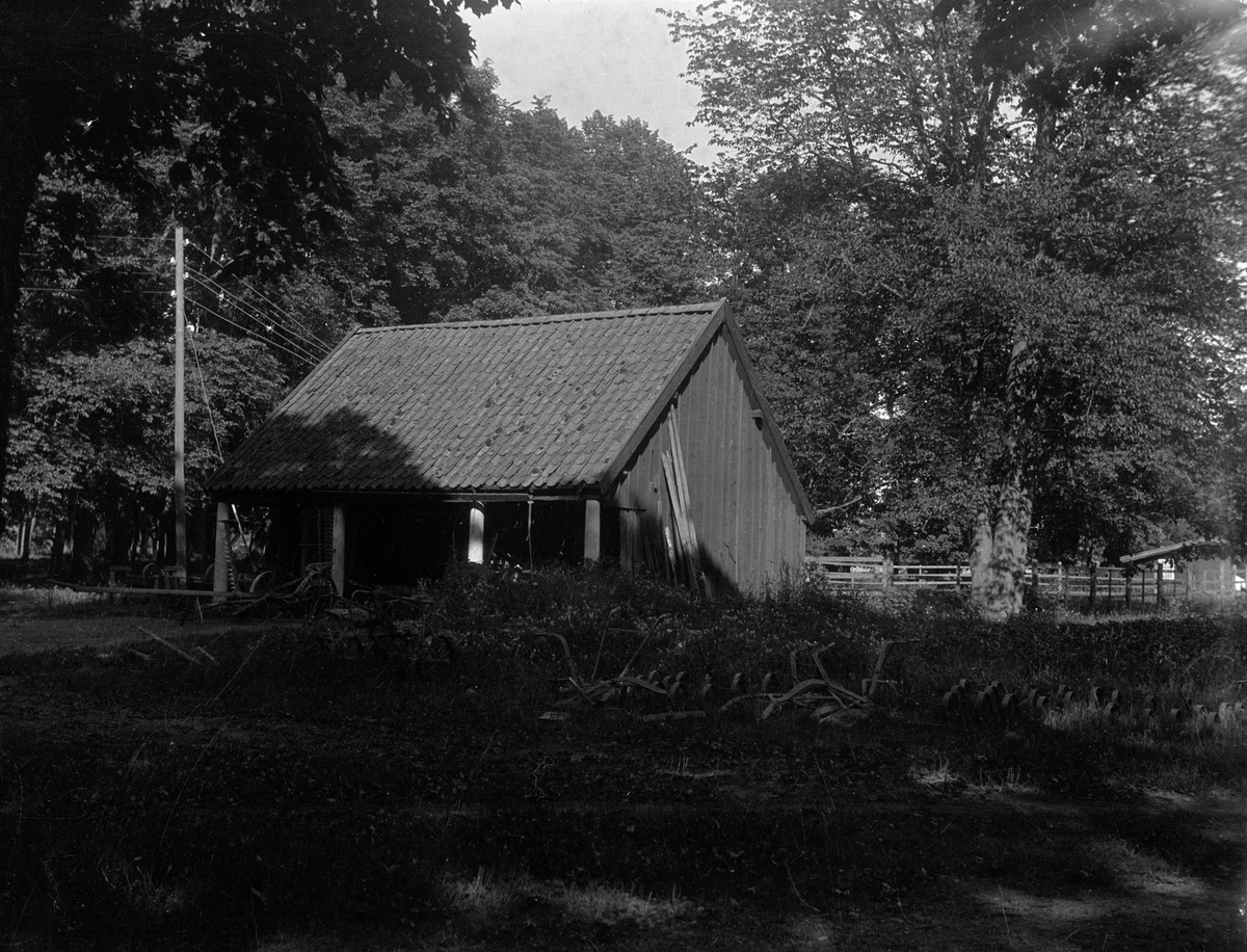 Ekonomibyggnad på Sätuna gårds ägor, Björklinge socken, Uppland 1930