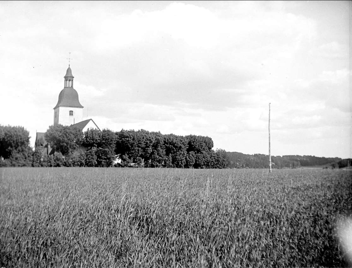 Landskapsvy med Färentuna kyrka, Uppland 1922