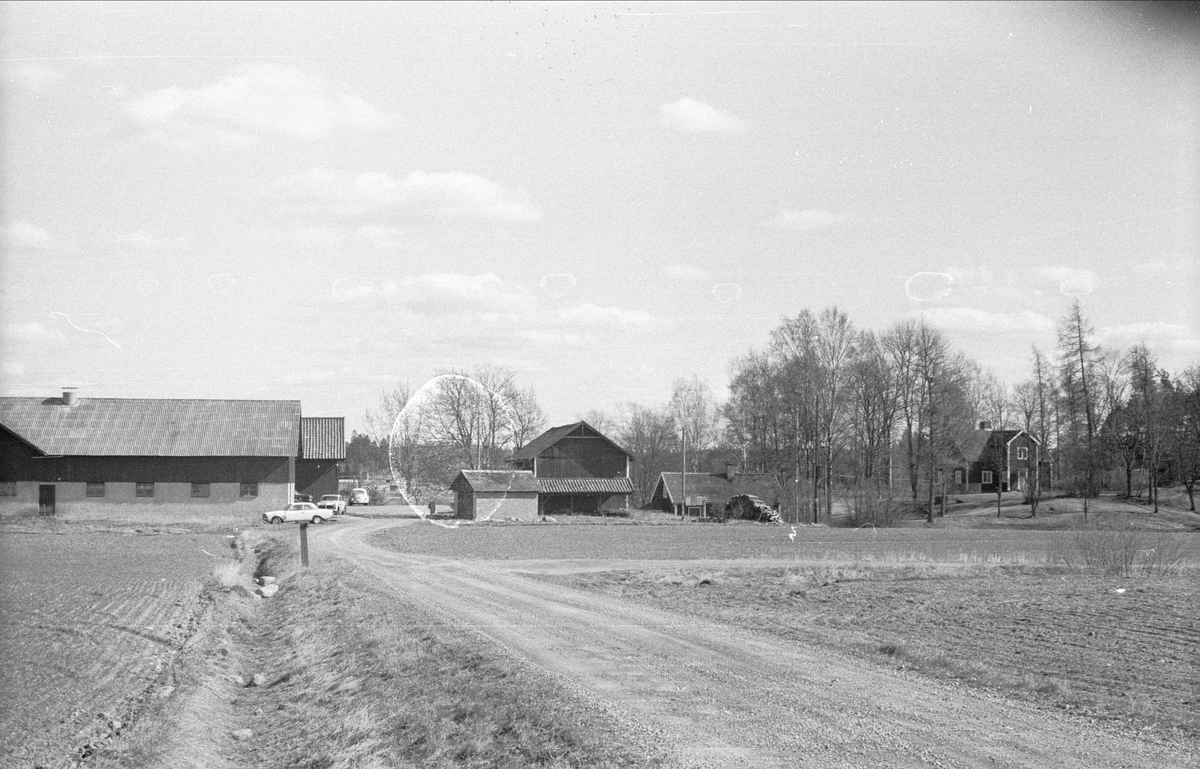 Vy över Kullgränby, Ärentuna socken, Uppland 1977