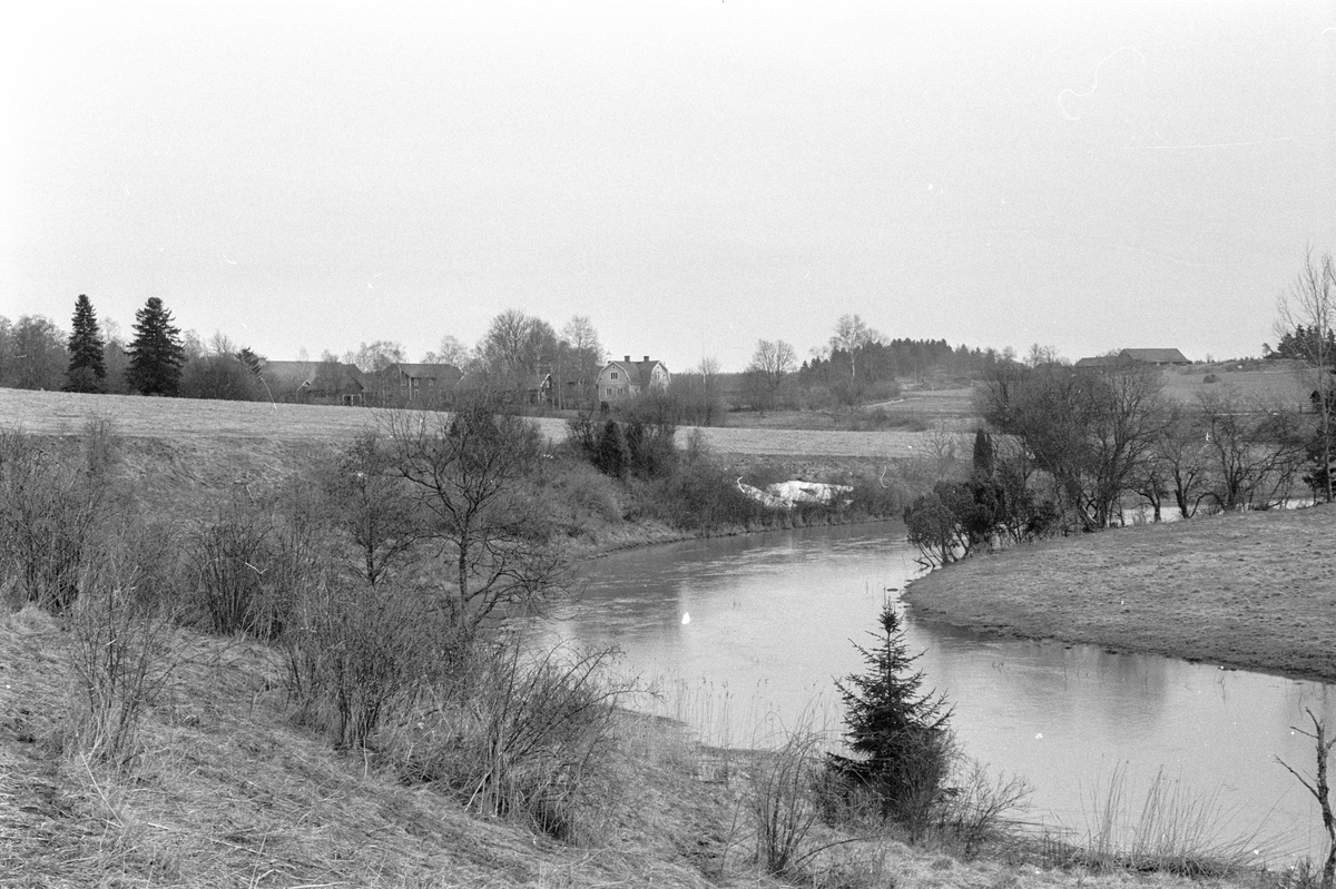 Sävaåns dalgång vid Focksta, Hagby socken, Uppland 1986