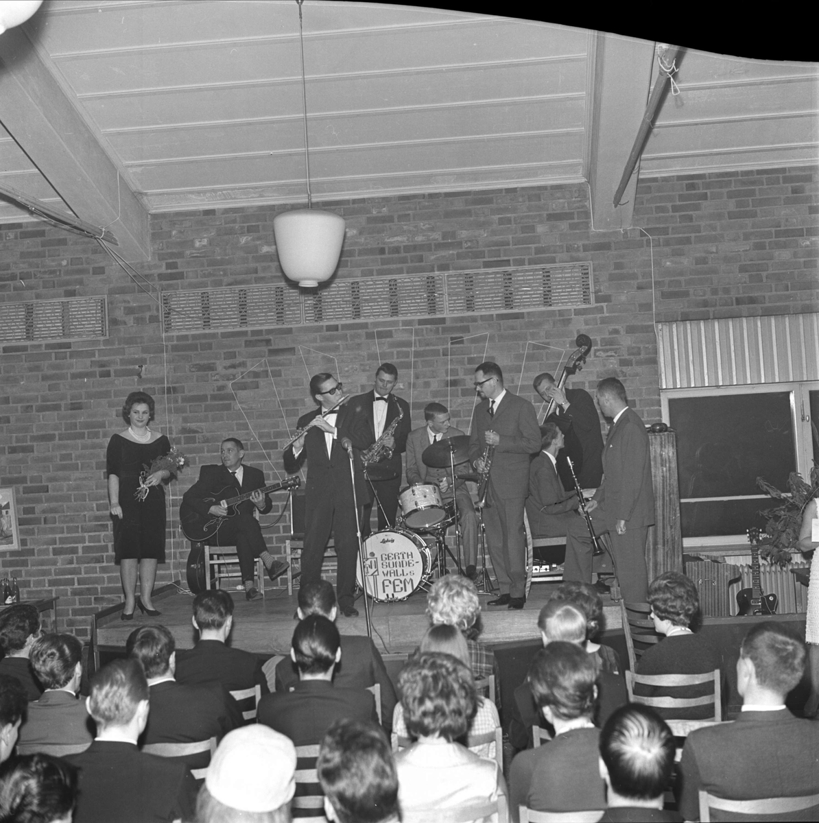 "Fin publikframgång för jazzfavoriterna" på Gästrike-Hälsinge nation, Trädgårdsgatan, Uppsala 1962