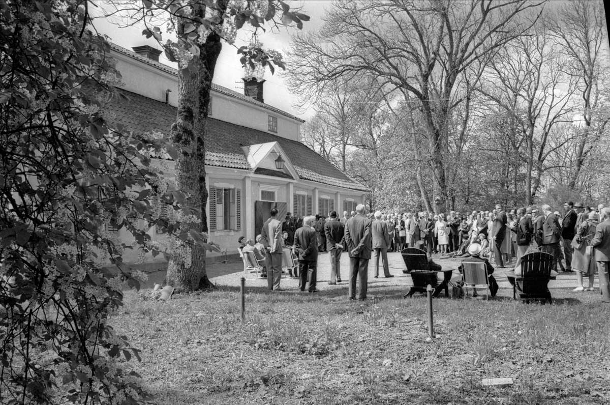 Upplands fornminnesförenings utflykter firar 60 års-jubileum, Höja säteri, Gryta socken, Uppland maj 1966