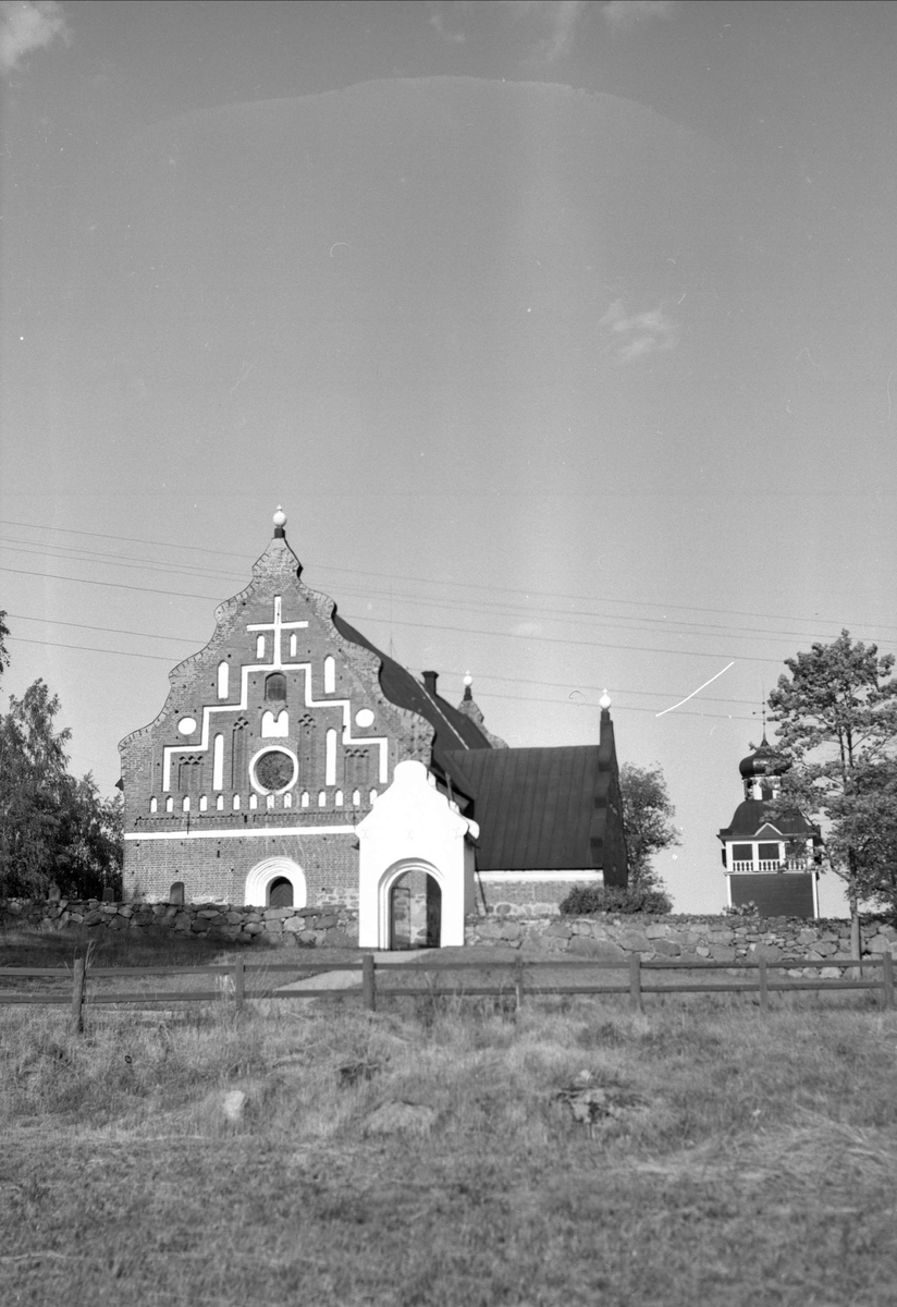 Österlövsta kyrka, Österlövsta socken, Uppland
