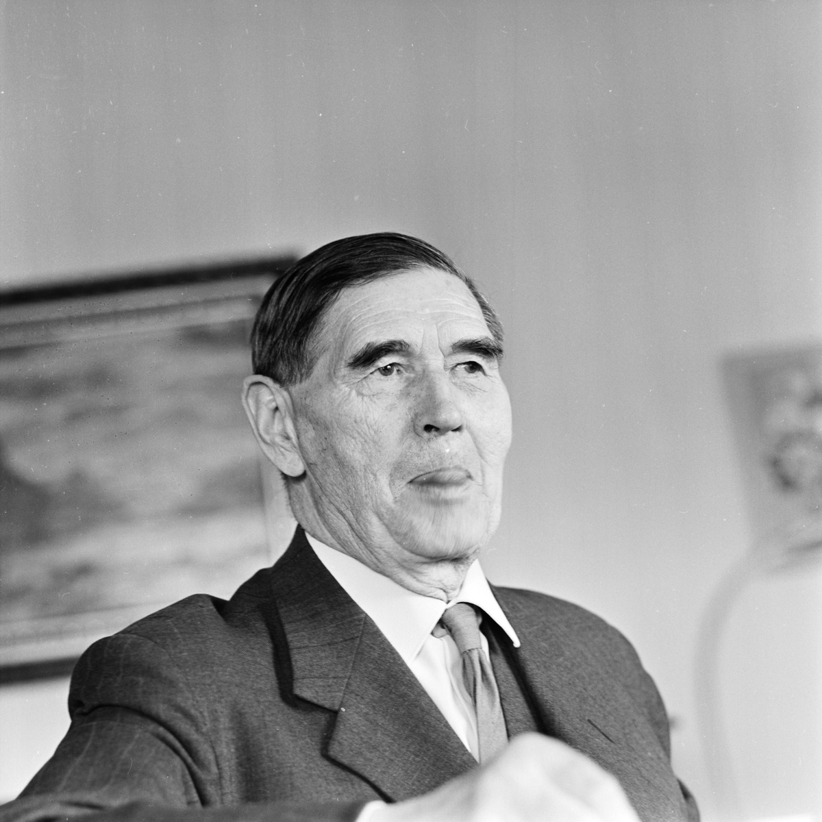 Professor Harald Norinder "ser fram emot en sommar med många blixtar", Uppsala maj 1963