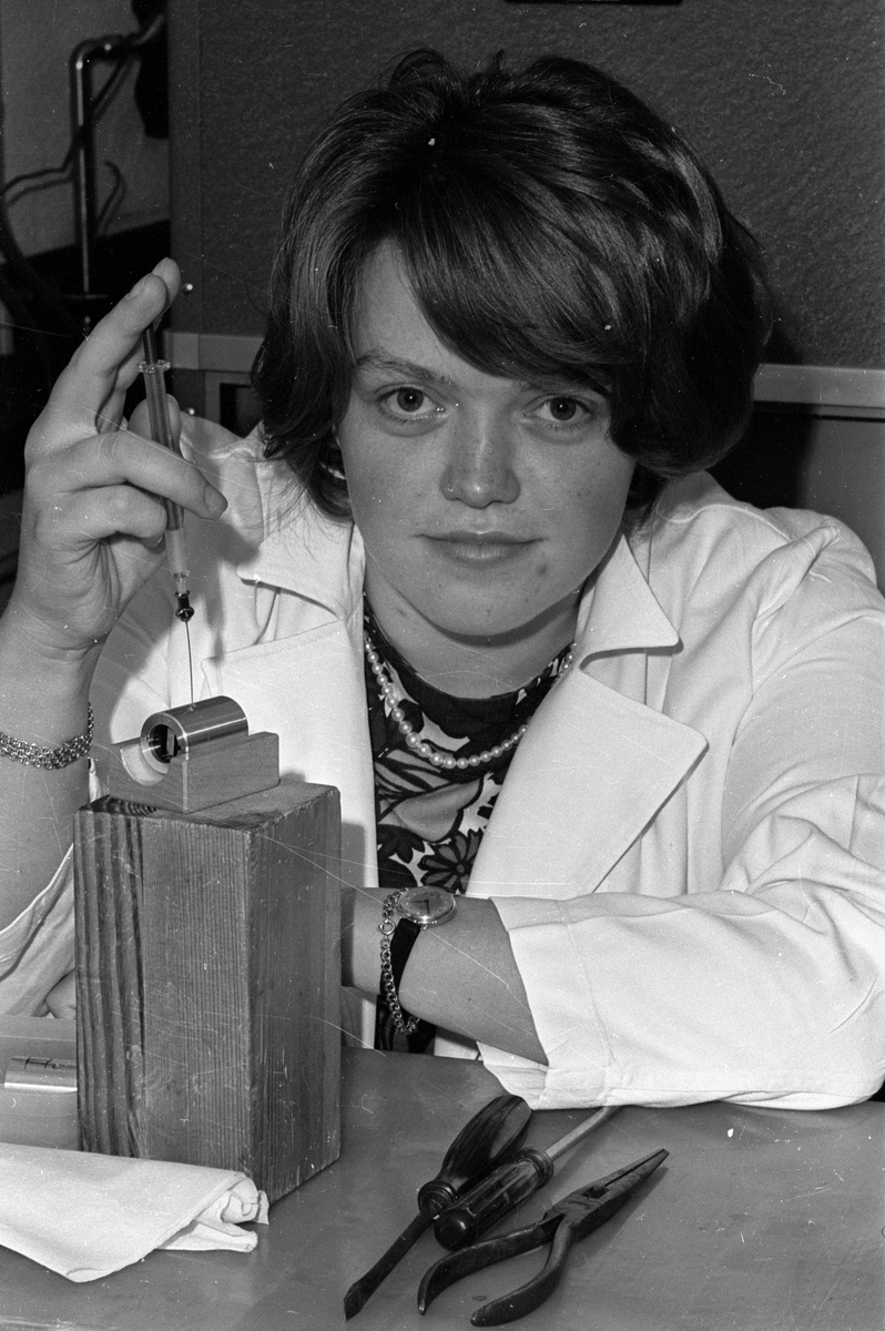 Maggie Miller i arbete, Biokemiska institutionen, Uppsala universitet 1965