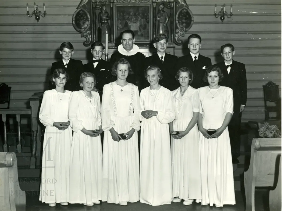 Konfirmasjon Sørum kirke 1952, konfirmanter og prest