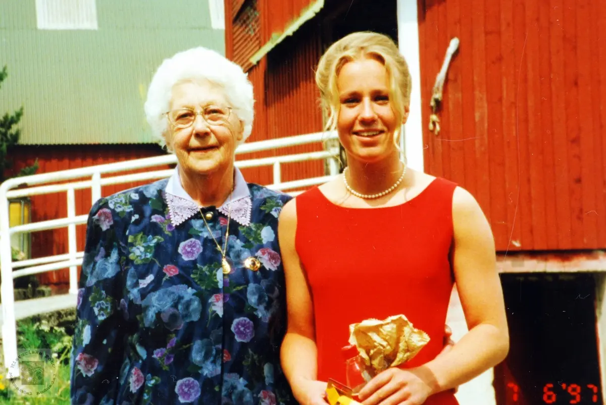 Farmor Klara Handeland med Banebarnet Klara Marie Smedsland, Audnedal.