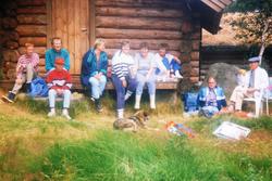 Fem søstre Ubostad med familier på tur til Løland i Grindhei