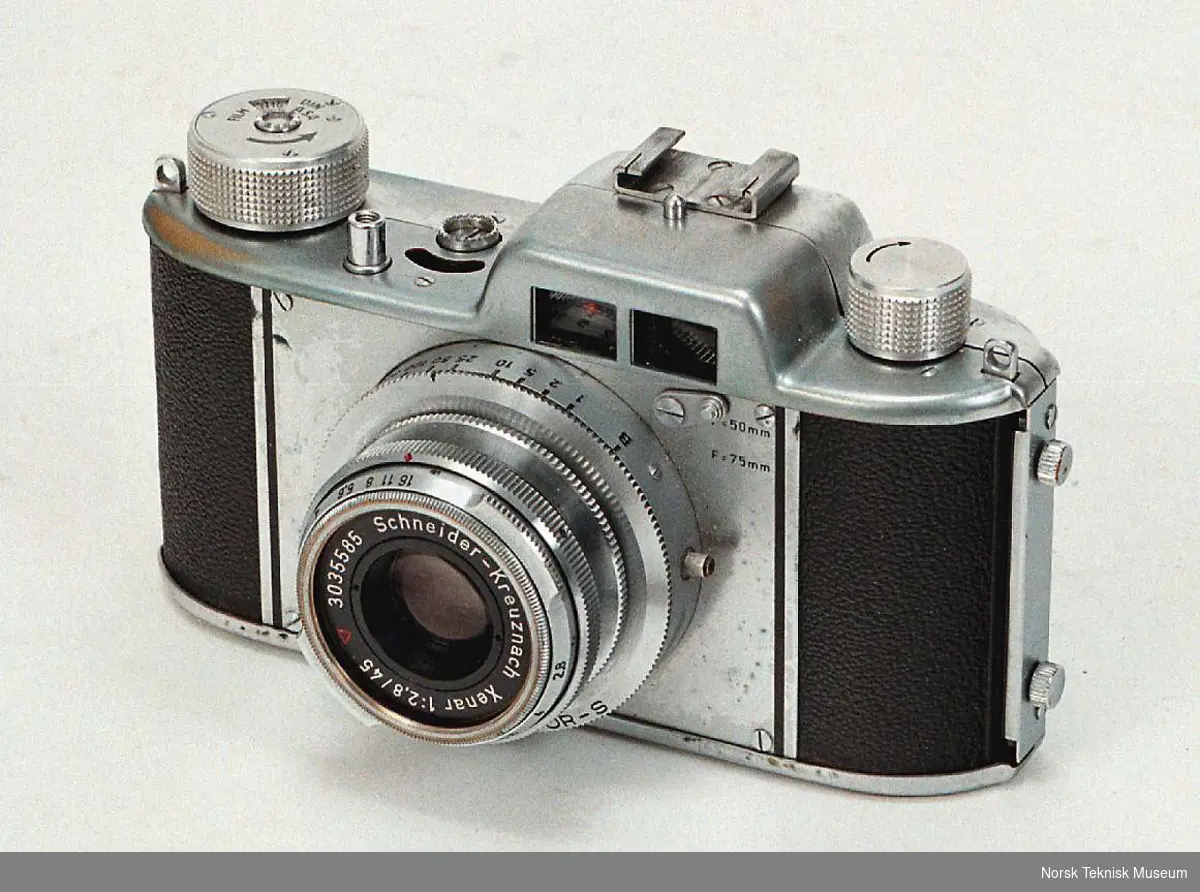 35 mm kamera m/fast optikk
Objektiv: Schneider-Kreuznach Xenar 1:2,8 f=45mm
Lukker: Prontor S 