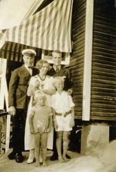 Fru Dahl og guttene hjemme i Cape Town.