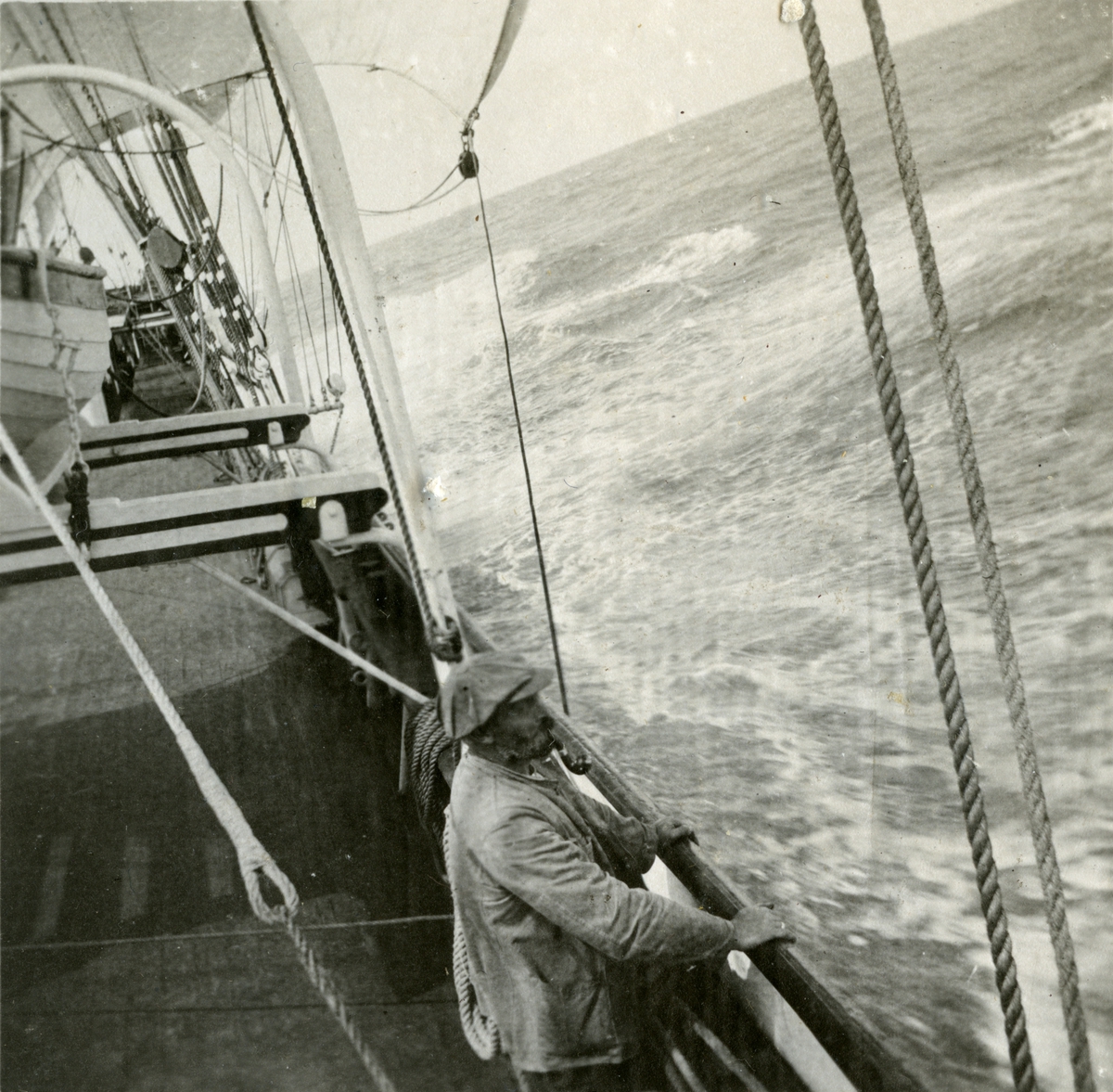 Kaptein Helgesen ombord i Fullrigger 'Manx King'(b. 1884, Richardson, Duck & Co., Stockton).
