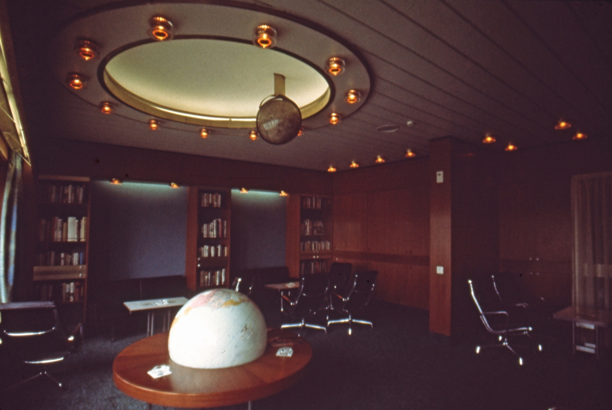 Biblioteket ombord i M/S 'Vistafjord' (b.1973, Swan, Hunter & Wihham Richardson, Wallsend).