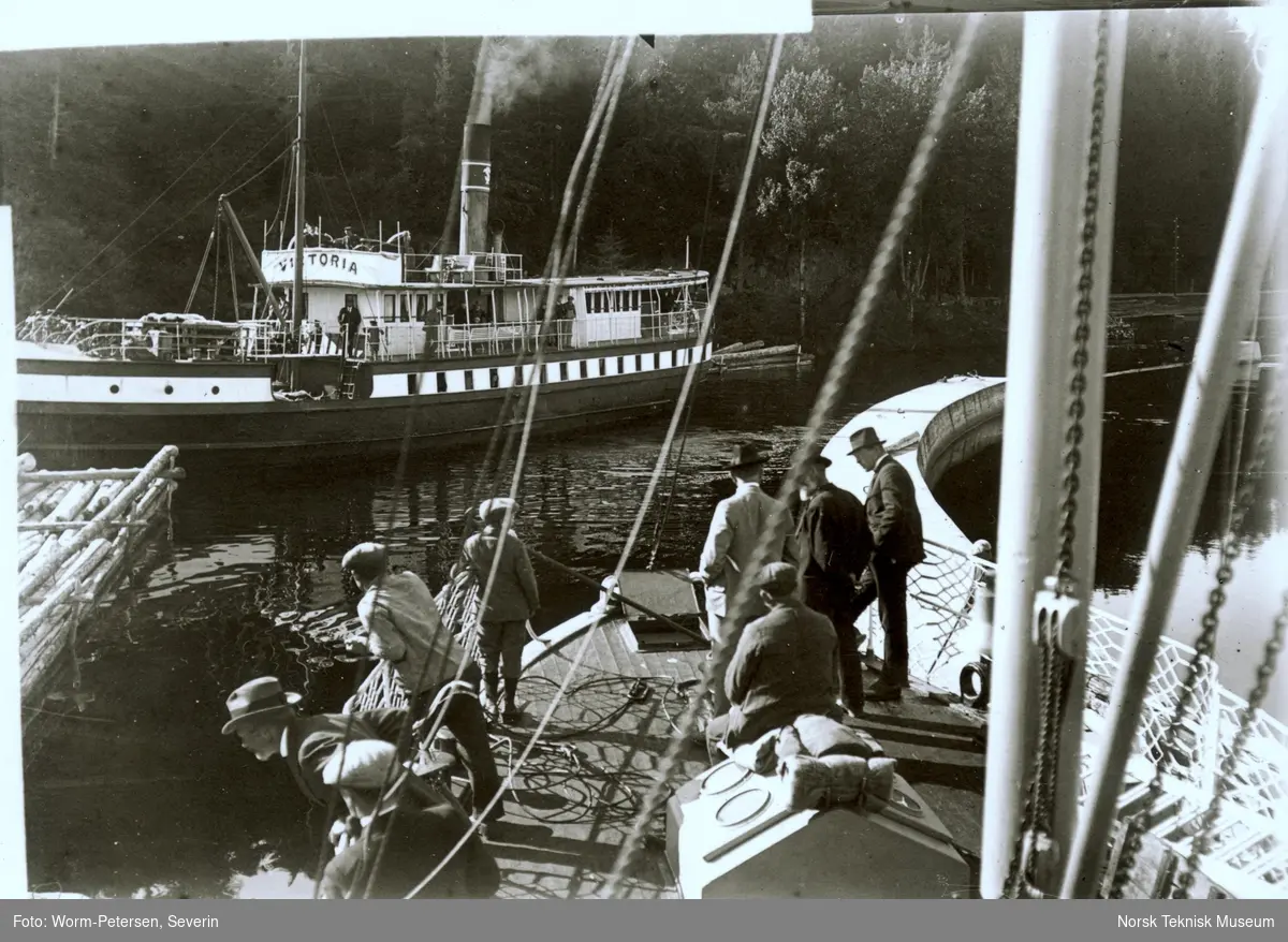 D/SS Victoria og Inland møtes ved Kjeldal sluse, 25/9 1922, fra Telemarksserien 1922.