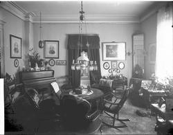 Theresegate 46 for Direktør Coucheron. salon (m. piano)