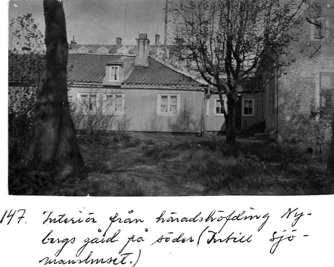 Text på kortet: "147. Interiör från häradshöfding Nybergs gård på söder (Intill sjömanshuset)".