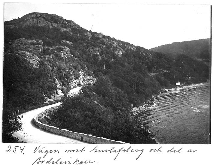 Text på kortet: "254. Vägen mot Gustafsberg och del av Bodeleviken".