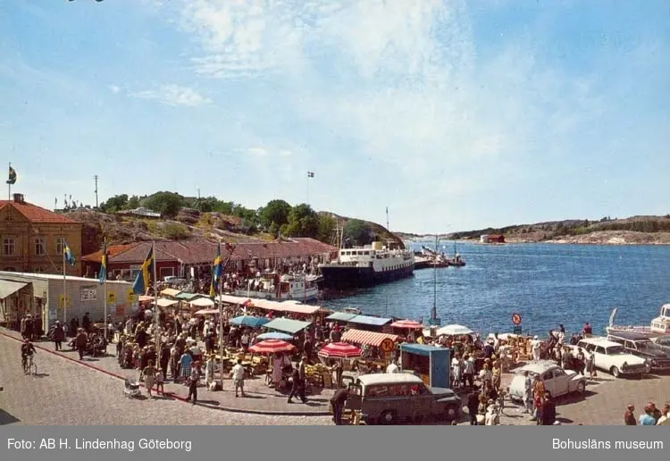 "Norra Hamnen. Strömstad", tryckt text på vykortet.