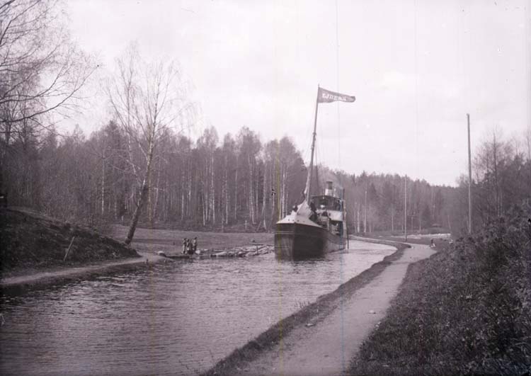 Enligt text som medföljde bilden: "Ejdern" o. kanalen vid Långed Dalsland 16/5 1903."