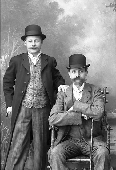 Enligt fotografens journal Lyckorna 1909-1918: "Åhman, Emil Uddevalla".