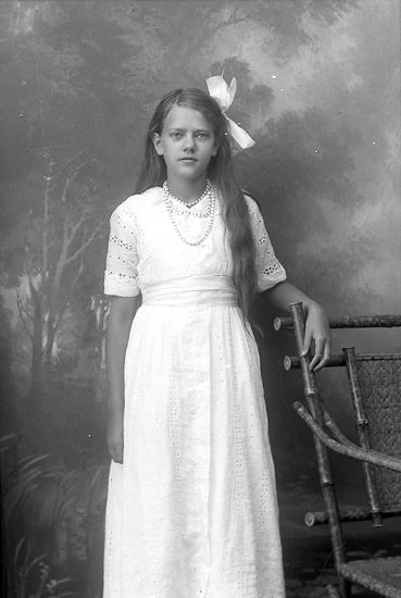 Enligt fotografens journal Lyckorna 1909-1918: "Norén, Ragnhild Ljungskile".