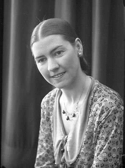 Enligt fotografens journal nr 6 1930-1943: "Samuelsson, Astrid St. Höga Jörlanda".