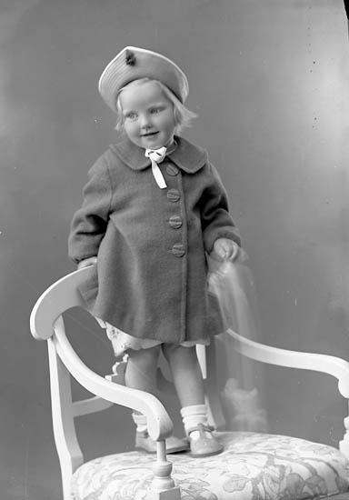 Enligt fotografens journal nr 6 1930-1943: "Abrahamsson, Elna Bräcke Ödsmål".