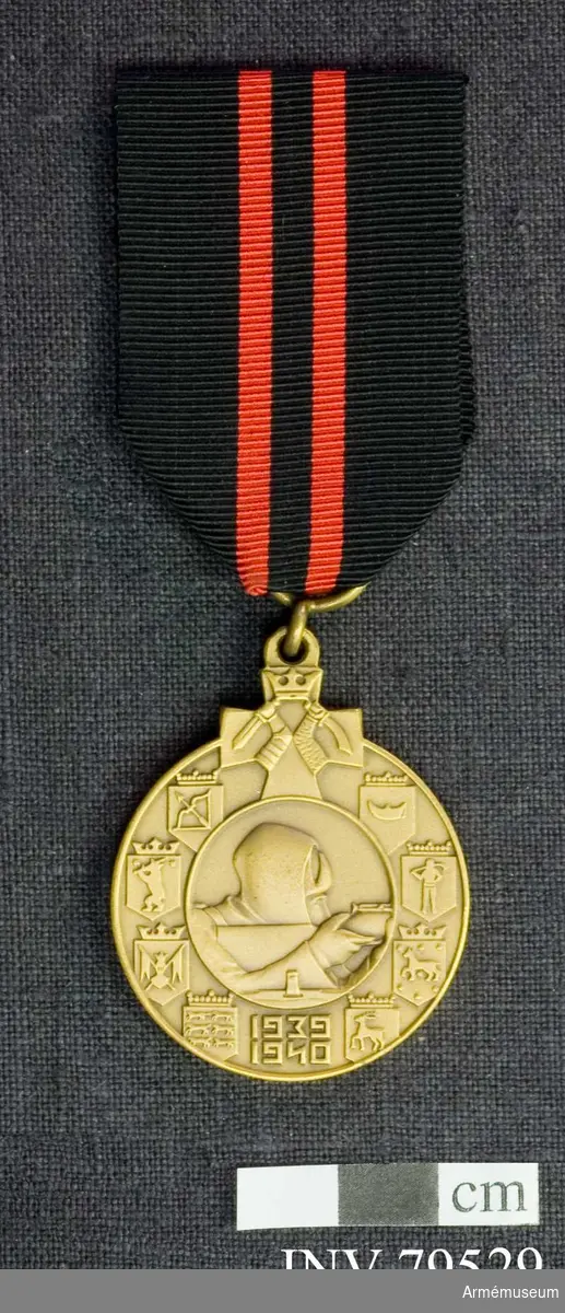 Minnesmedalj i guld. Utdelas för utlännings deltagande i 1939-1940 års krig.