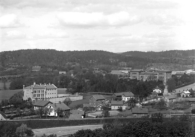 Enligt tidigare noteringar: "Fängelset och Lasarettet sedda från Kålgårdsberget."
