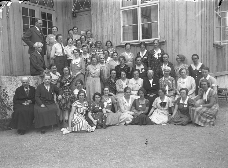 Text till bilden:"Lärarinne möte sommaren 1934".