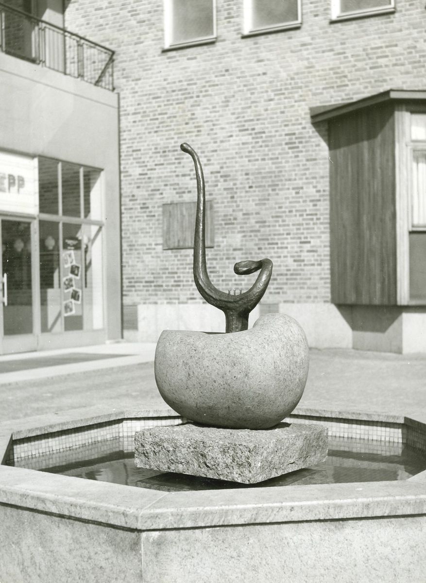 Musikens källa, skulptur av Bernard Andersson, Halmstad
