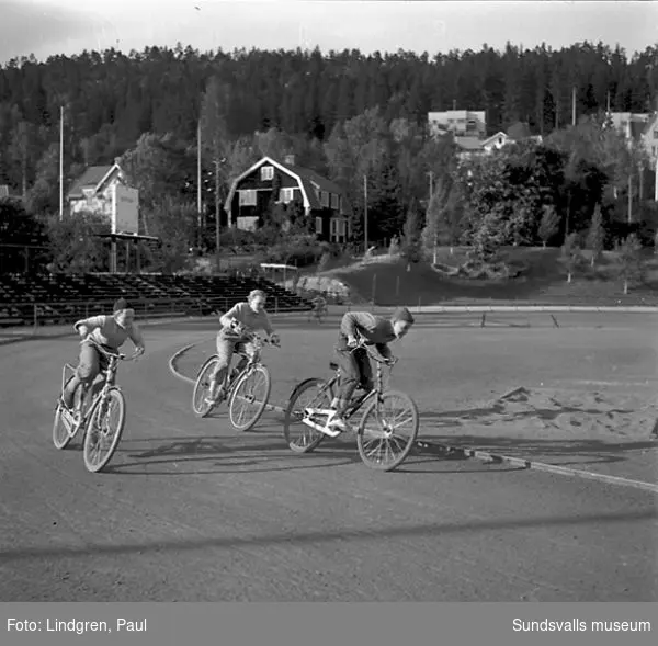 Cykling och Pushboll på Idrottsparken.