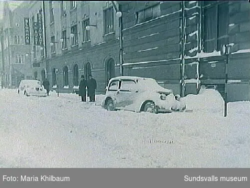 Snövinter utanför Hotell Knaust, annexet mot Kyrkogatan 14, 1938.