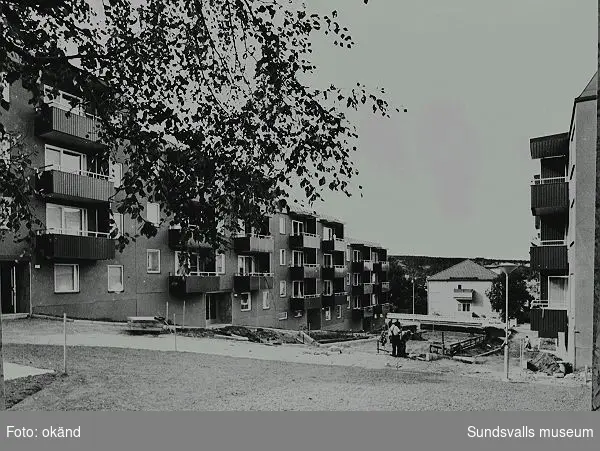 Bostadshus i kvarteret Päronet 8, Neptunigatan 9 - 11, Södermalm. Bostadsrätterna uppfördes av HSB, och var inflyttningsklara 1968.