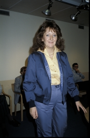 Visning av ny modell av uniform för kvinnlig brevbärare, början av
1980-talet. Se broschyr "Brevbärarnas nya kläder" från Postens
Inköpscentral (PIC).