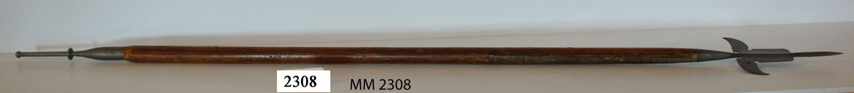 Bardisan med bakbeslag av järn och skaft av trä. Underofficersvapen från 1700-talet.