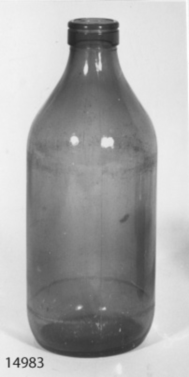 Flaska för mjölk, brunt glas. Märkt i botten: 1 61 L  1. LIT.