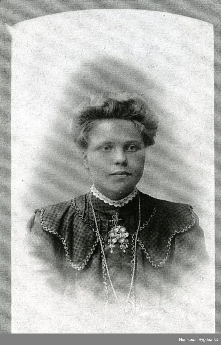 Sigrid Hulbak (1891-1958) frå Hemsedal, gift Grøndalshaugen
