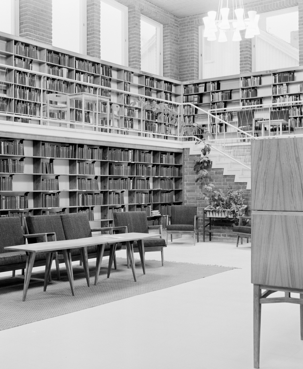 Stadsbibliotek i Umeå
Interiör av utlåningshall