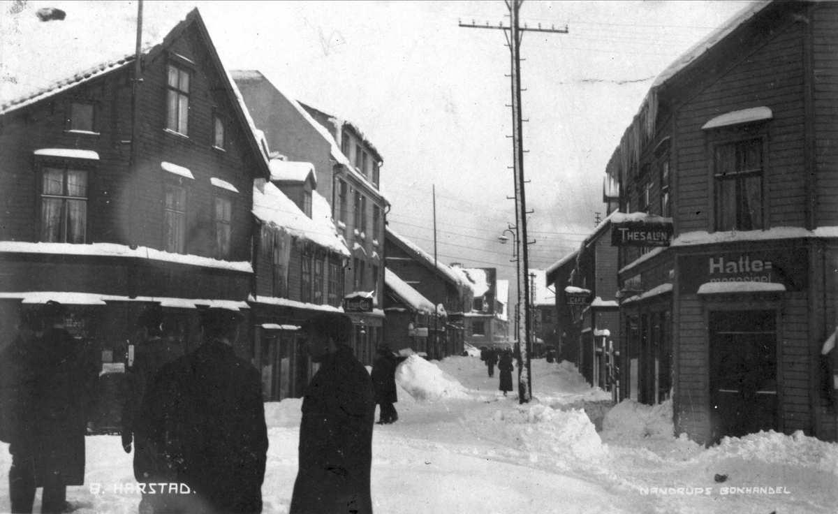 Hoelhjørnet, mot kaia Richard Kaarbøs gate. Postkort fra ca 1920.