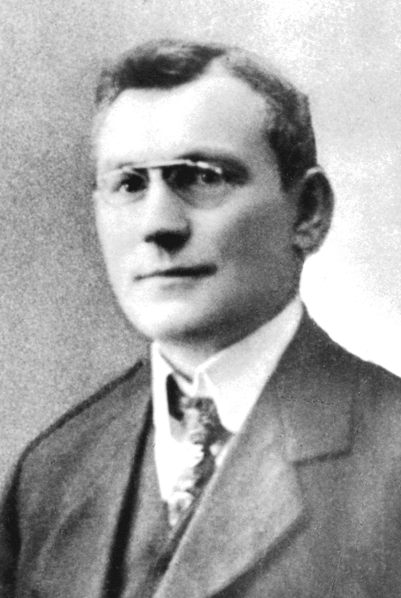 Gullsmedmester Edward Pedersen, leder i Harstad håndverkerforening, 1915.