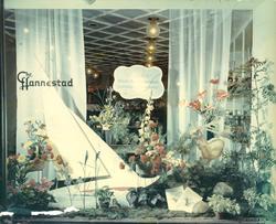 Vindusutstilling i Chr. Hannestad sin blomsterforretning i N