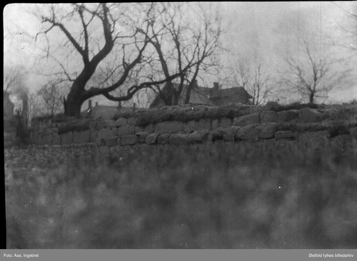 Ruinparken (Nikolas-kirkens ruiner), Borgarsyssel Museum ca. 1925.