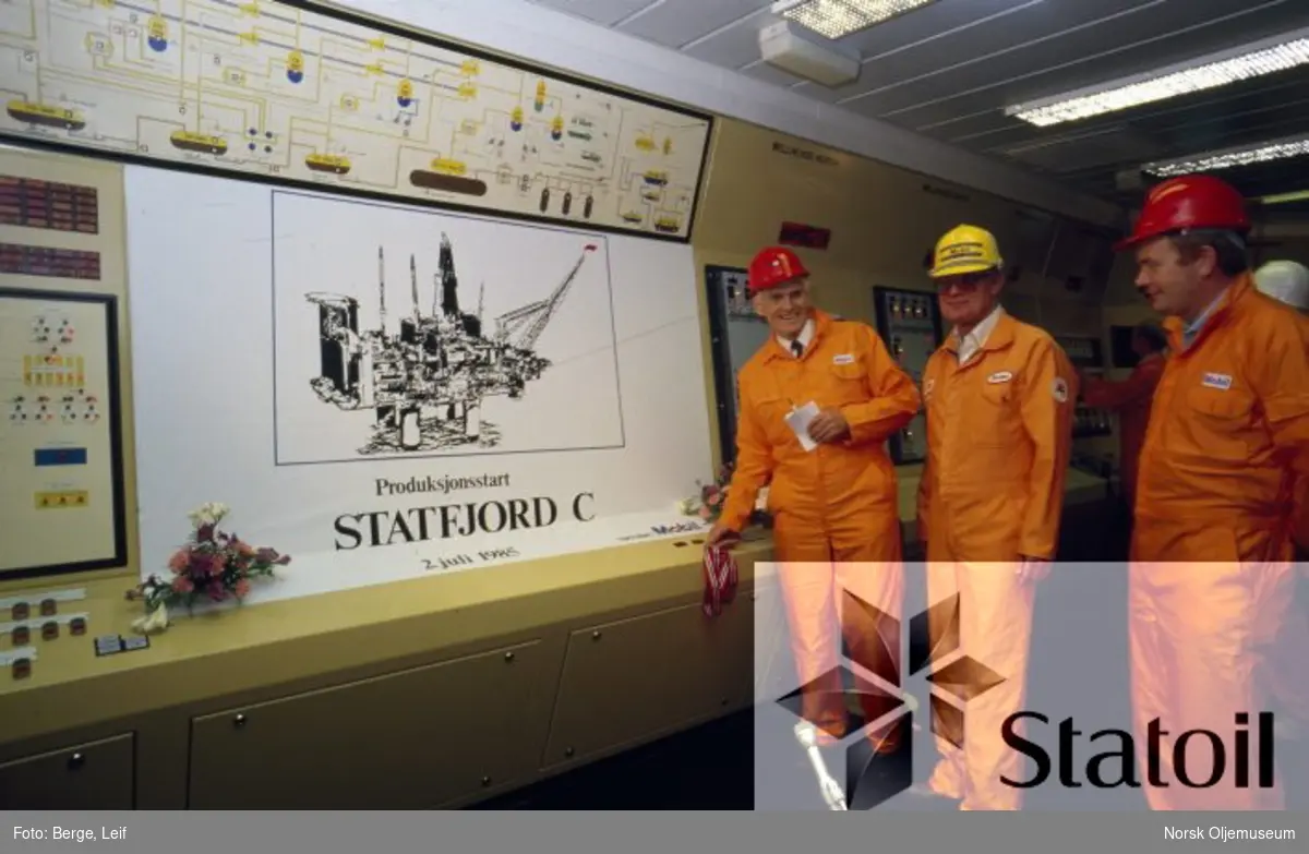 I kontrollrommet på Statfjord C på selveste dagen. 2.07.85, da produksjonen på denne plattformen ble satt igang.